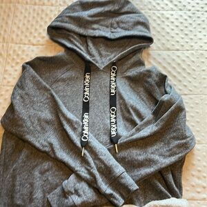 Cropped Calvin Klein sweatshirt